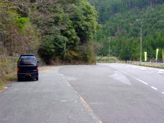 山間の駐車スペース